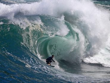 Imagem destaca melhores ondas com Lucas Nolasco